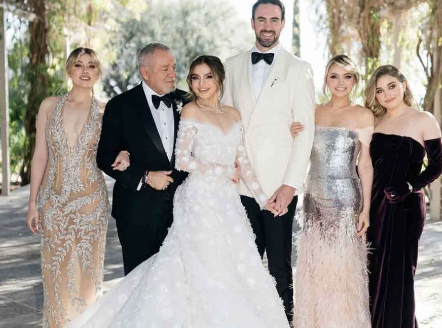 ANGÉLICA RIVERA LUCIÓ VESTIDO DE MÁS DE MEDIO MILLÓN DE PESOS EN LA BODA DE SU HIJA, SOFÍA CASTRO
